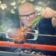 Barbecue HUB™ Griglia a Carbone di Everdure by Heston Blumenthal con Sistema di Girarrosto e Accensione del Carbone