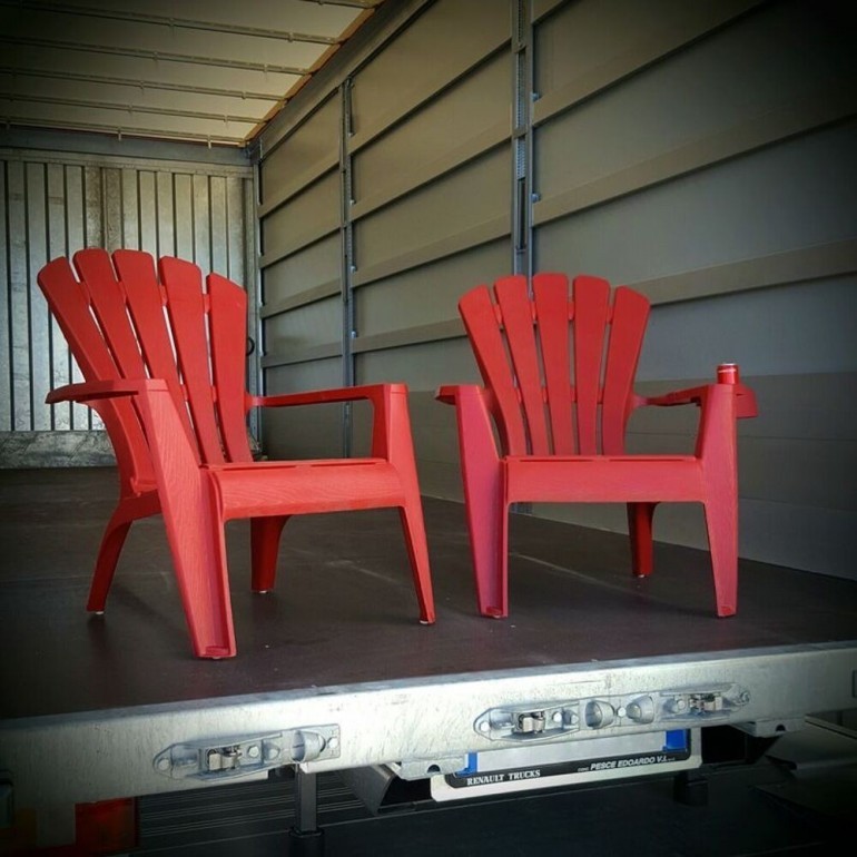 Sedia in plastica grande da giardino e terrazzo Adirondack King colore Rosso o Beige in stile americano