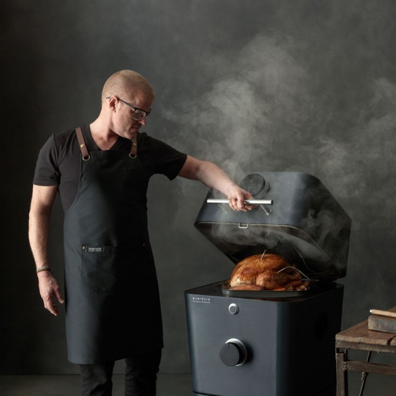 4K Kamado e Affumicatore Everdure by Heston a carbone con accensione elettrica, moderno e tecnologico