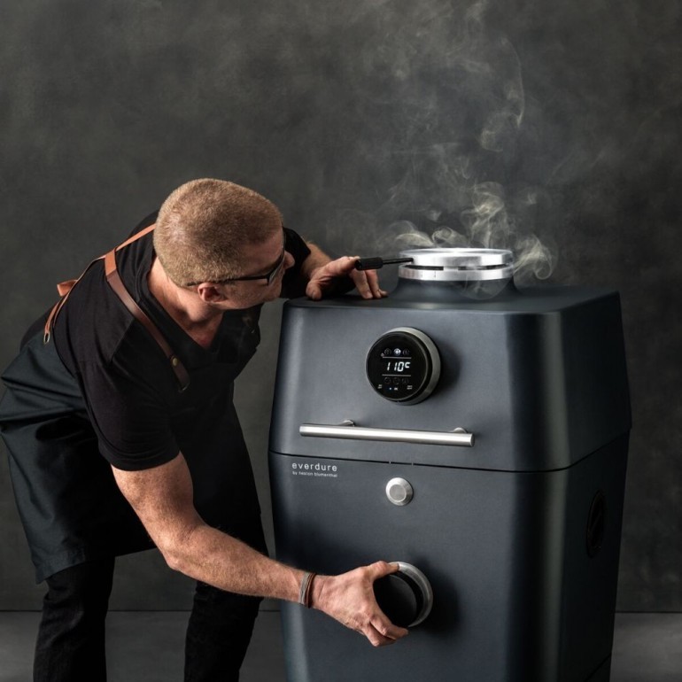 4K Kamado e Affumicatore Everdure by Heston a carbone con accensione elettrica, moderno e tecnologico