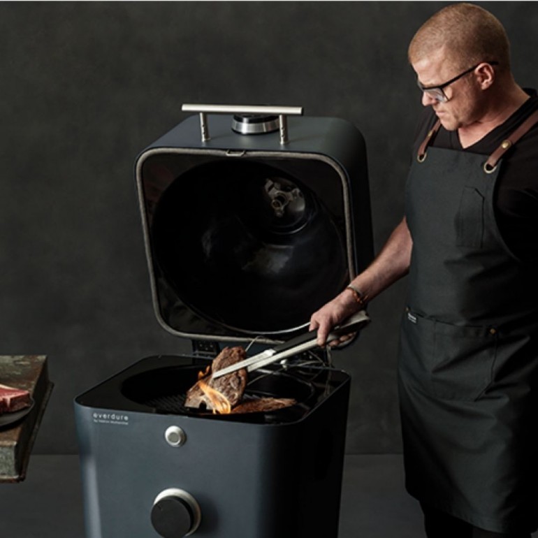 4K Kamado e Affumicatore Everdure by Heston a carbone con accensione elettrica, moderno e tecnologico
