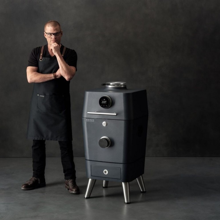 4K Kamado e Affumicatore Everdure by Heston a carbone con accensione elettrica, moderno e tecnologico