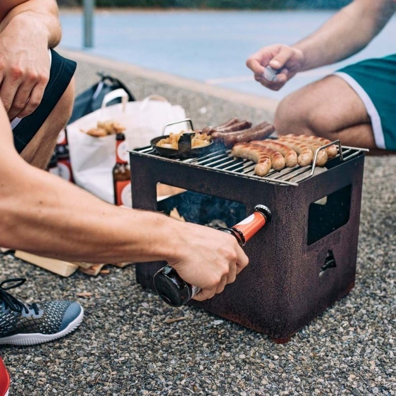 Höfats braciere BEER BOX braciere da esterno e griglia in corten smaltato nero design cassa della birra anche da campeggio